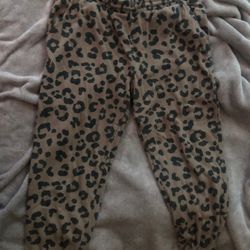 Size: Medium Leopard Print Cuffed Sweat Pants 