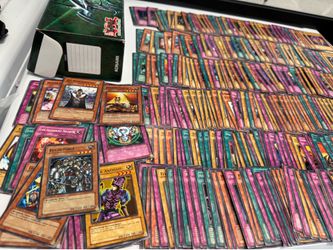 380+ Yu-Gi-Oh! Trading Card Collection Lot with Vintage Storage Box