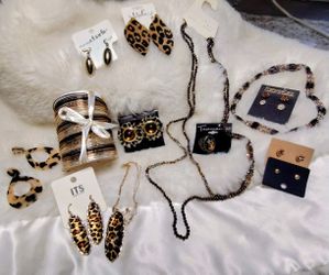 New Leopard Themed Jewelry Lot