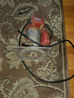 MILWAUKEE 5670 26,000 R.P.M. FIXED BASE ROUTER WITH 48-10-0070 BASE EXCELLENT CONDITION