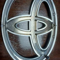 Toyota Grille OEM Emblem Tundra. Sequoia