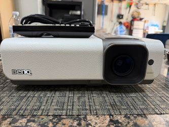 BenQ W1000 Digital Projector1080p w/ Power Cord and REMOTE - RARE!!!