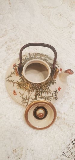 Diminutive  small ceramic/porcelain Japanese Satsuma tripod Teapot w/lid