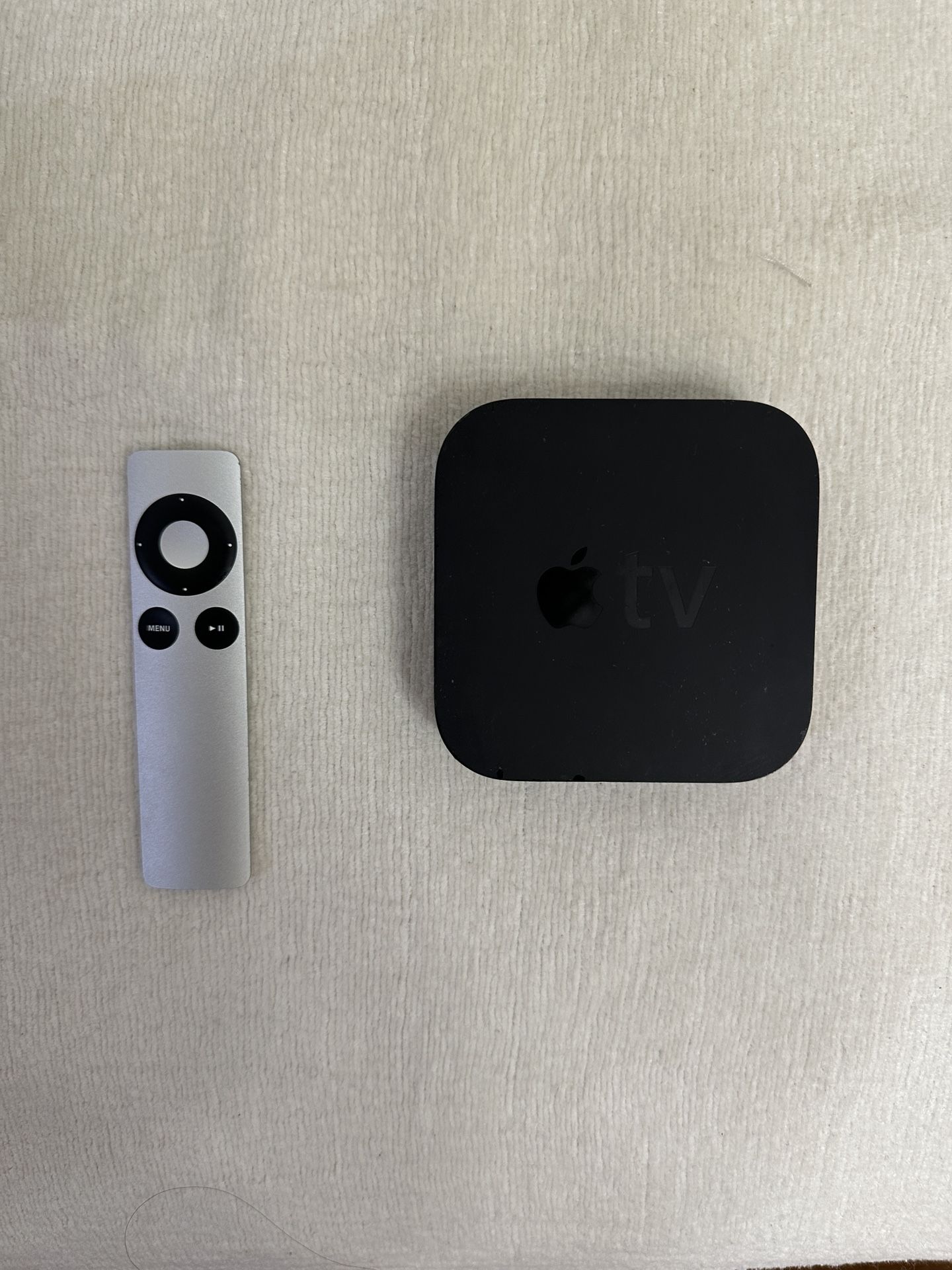 Apple TV A1469 - Remote & Cable included