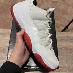 Jordan 11 Low ‘White Red’
