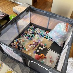 Playpen With Mat And Over 100 Balls