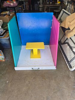 BALL KNOCKDOWN GAME GREAT FOR CARNIVAL THEME CAN BE USED WITH CANS OR BOTTLES