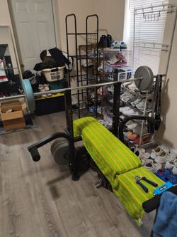 Weight bench with weights