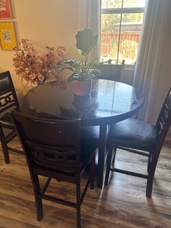 Dining room table with 4 chairs