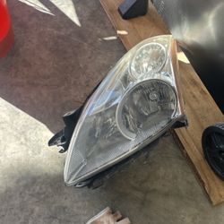 2010 Nissan Altima Driver Side Headlight 