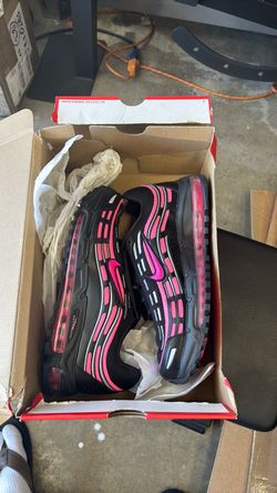 Pink and black airmax. Men’s size 10.5. Brand new
