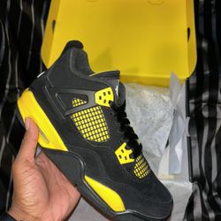 Jordan 4 Thunder 