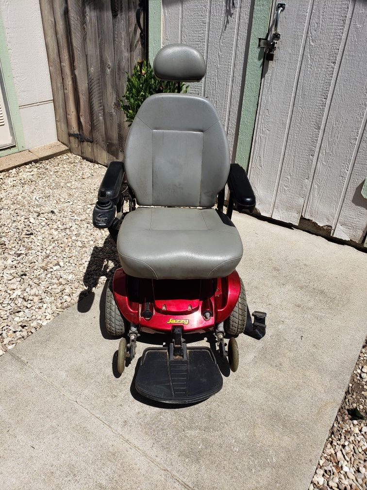 Motorized wheelchair, Needs batteries only