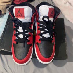Air Jordan 1 MID (GS)