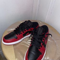 Nike Air Jordan 1 Low Reverse Bred Men Size 9