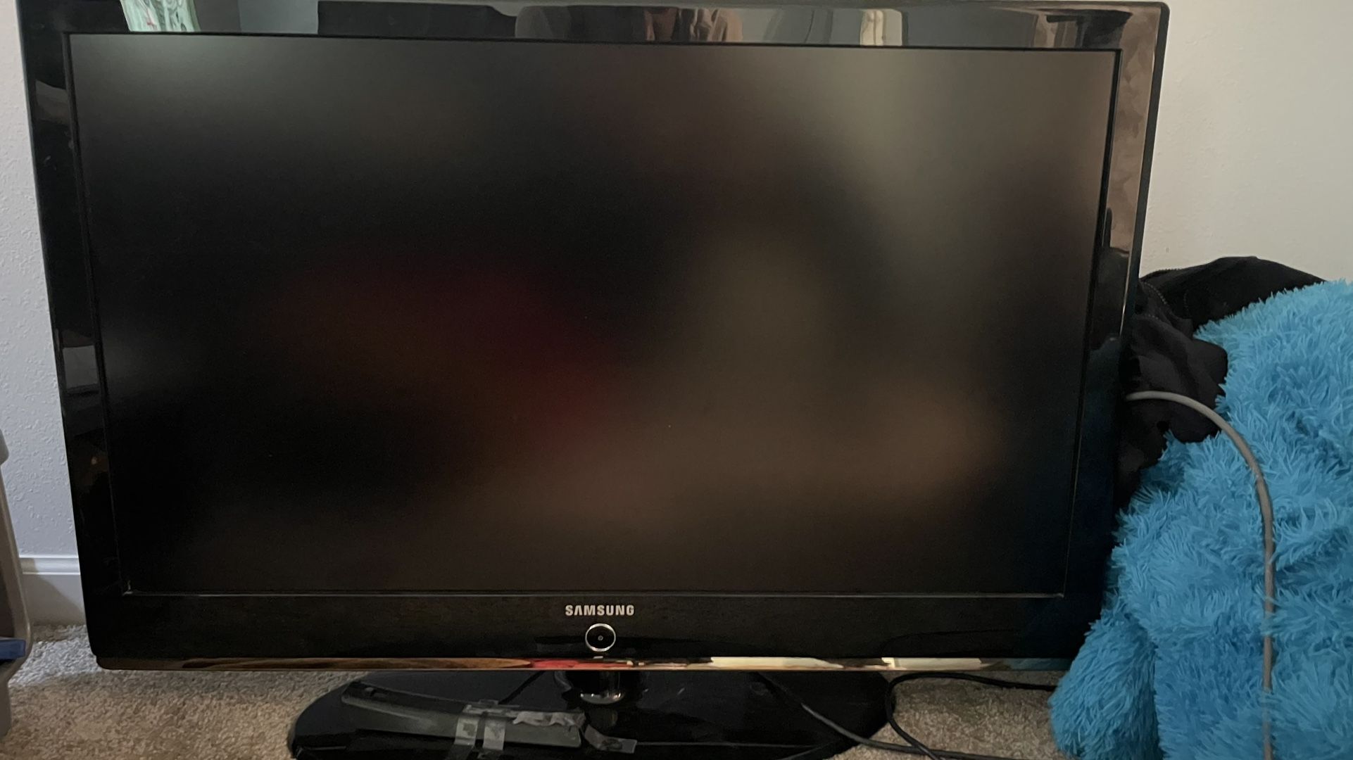 30 & 43 Inch Samsung TV