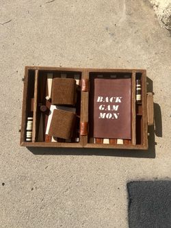 BACKGAMMON BOARD GAME