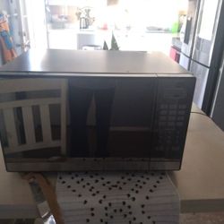 Used Oster Microwave 