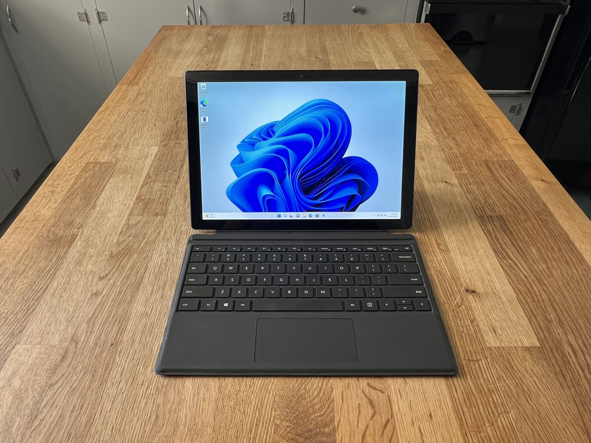 Microsoft Surface Pro 7 Intel i7 Processor / 16GB Memory / 256GB Hard