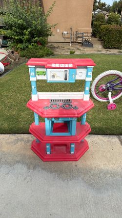 Toy kitchen