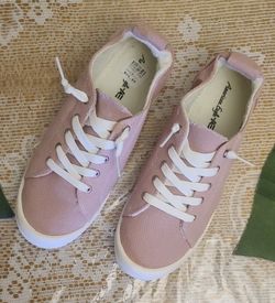 Size 7.5 Women's Casual Shoes