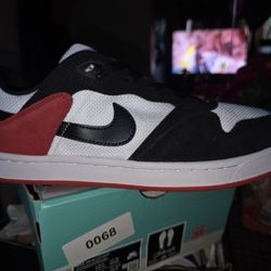 Nike Men's SB Alleyoop Sneaker 10 Men's 