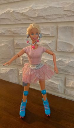 Rollerblading Barbie really skates