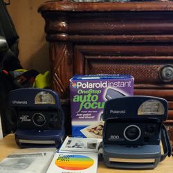 2 (X) Polaroid Onestep Autofocus 600 Camera With Film.