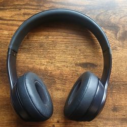 Beats Solo 3 A1796 Wireless Bluetooth