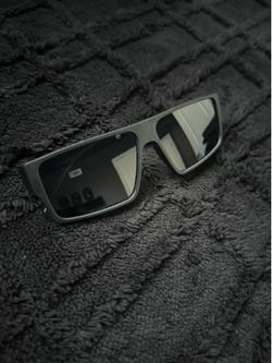 Black glasses