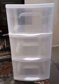Cajonera de plastico chica con 3 cajones. Small plastic drawer with 3 tiers.