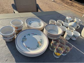 Corelle Dishes 1970s collection. Gorgeous condition!