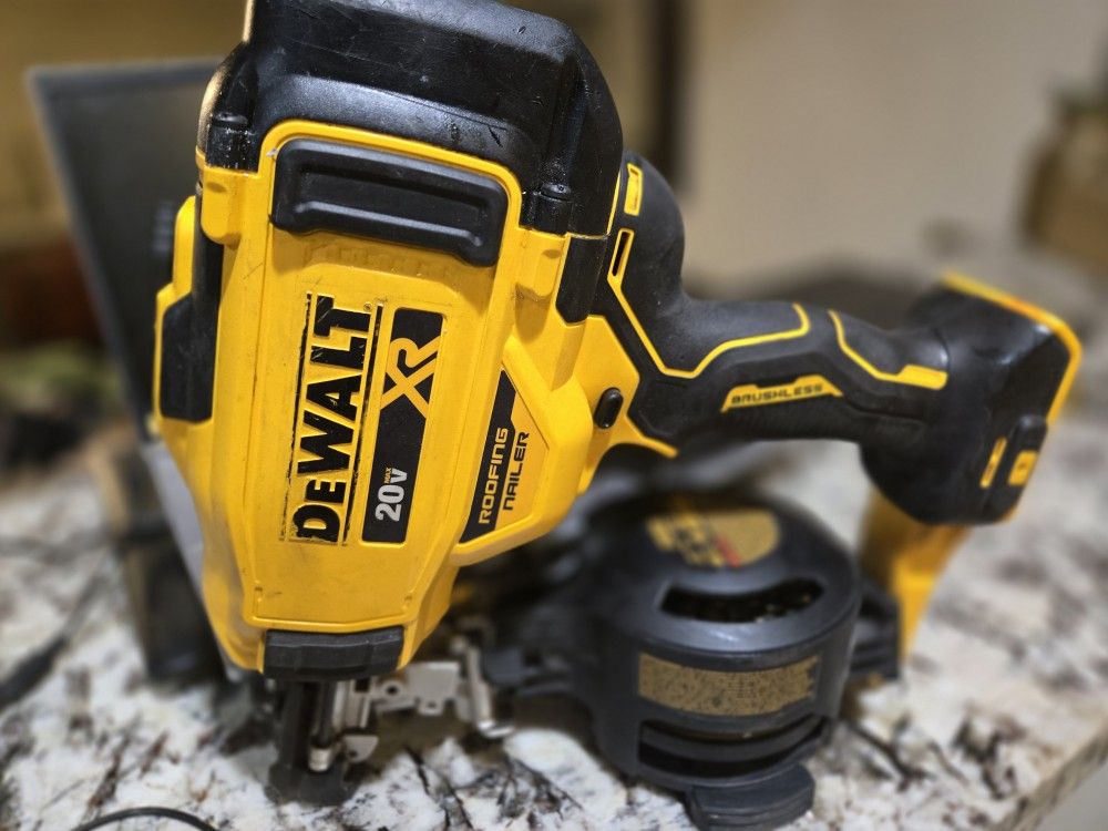 DeWalt Roofing Coil Nailer 20v Dn45