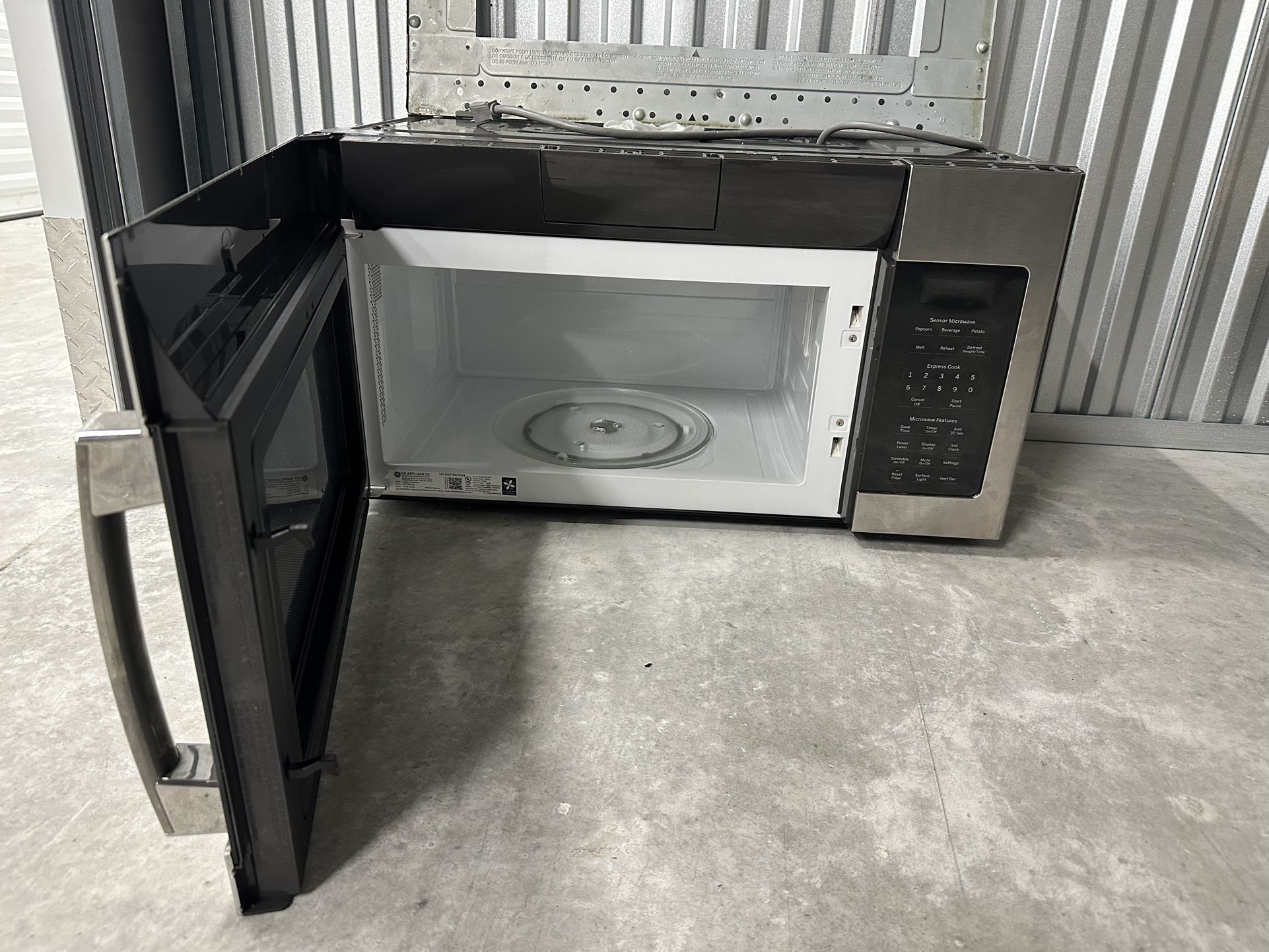 GE - 1.7 Cu. Ft. Over-the-Range Microwave - Black stainless steel  Model:JVMBLTS Z890 for Sale in Webster, TX - OfferUp