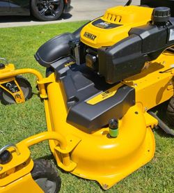 DEWALT 28 in. 224cc E-GOV Engine 3-in-1 Gas RWD Self- Propelled Lawn Mower with High Rear Wheels