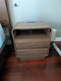 Night stands (2)