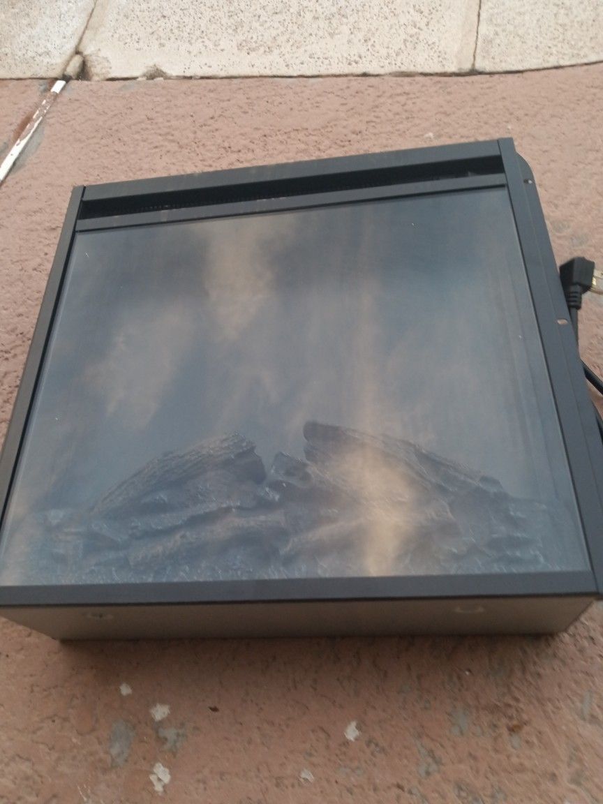 Fire Place/ Electric Log Fireplace 