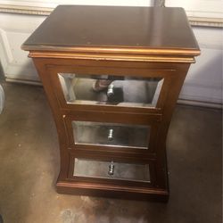 Table / End Table / Nightstand 