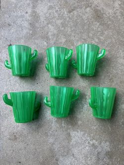6 plastic cactus shot glasses