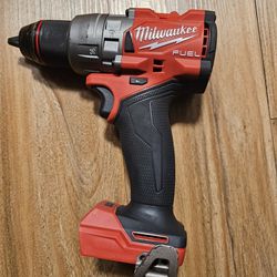 MILWAUKEE M18V FUEL BRUSHLESS-1/2-HAMMER DRILL/DRIVER TRABAJA MUY BIEN  TOOL ONLY 
