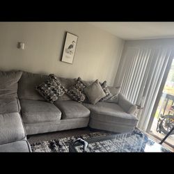 Like New Sofa – Excellent Conditi
