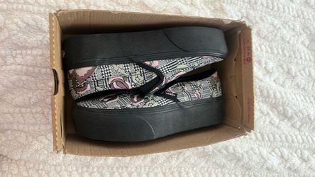 Never used,Classic Slip-on Sackf floral vans
