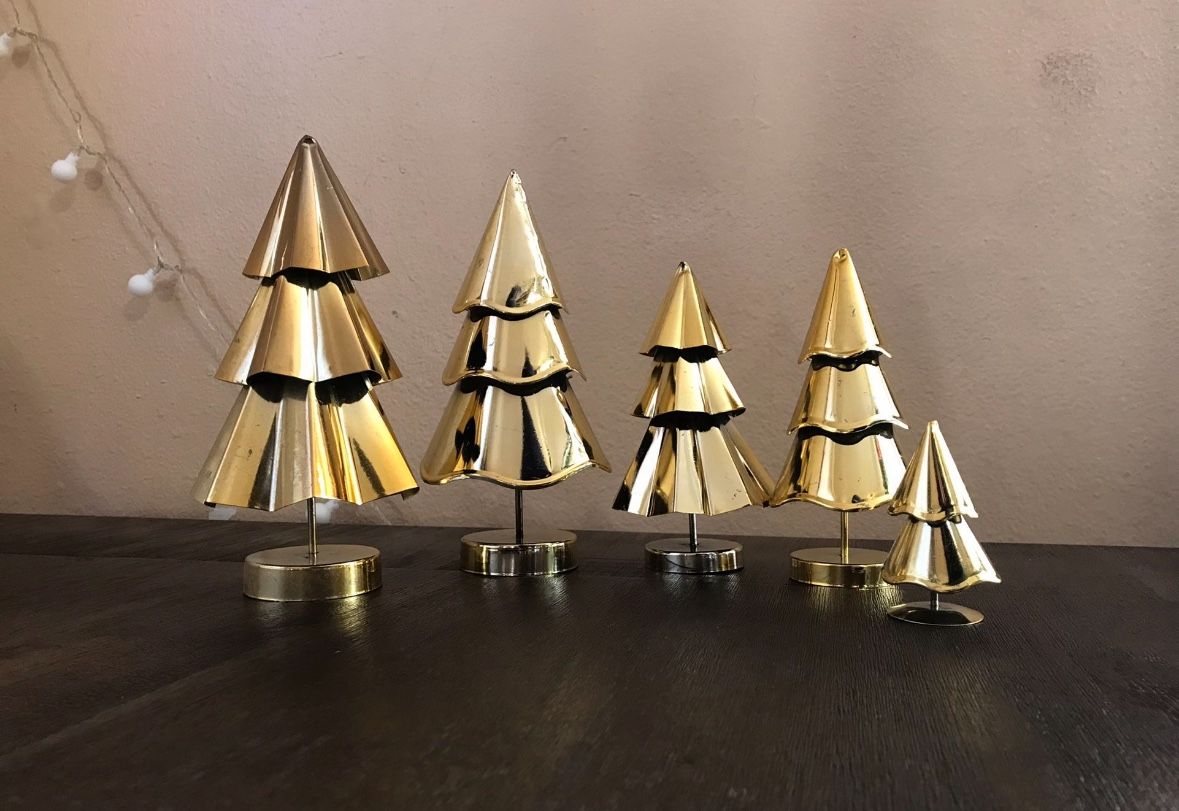 Christmas decoration 4 Metal Christmas trees , gold colored great For a chimney or table .