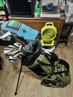 Complete golf set with like new maxfli bag