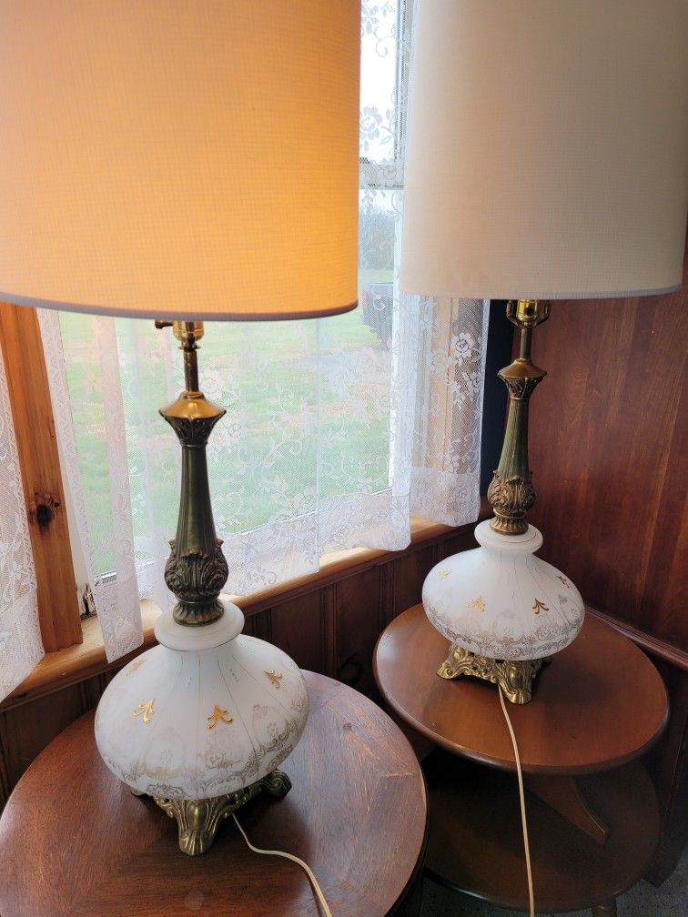 2 MCM LAMPS