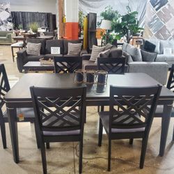 Beautiful 7 Pc Black Dining Set With Leaf (New)