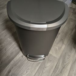 Simple Human trash can new