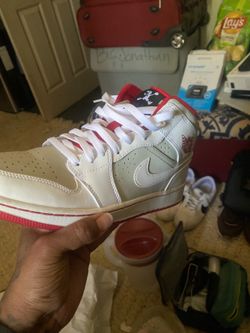 Jordan 1 mids hairs