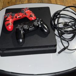 Black PS4 Slim + 2 Controllers 