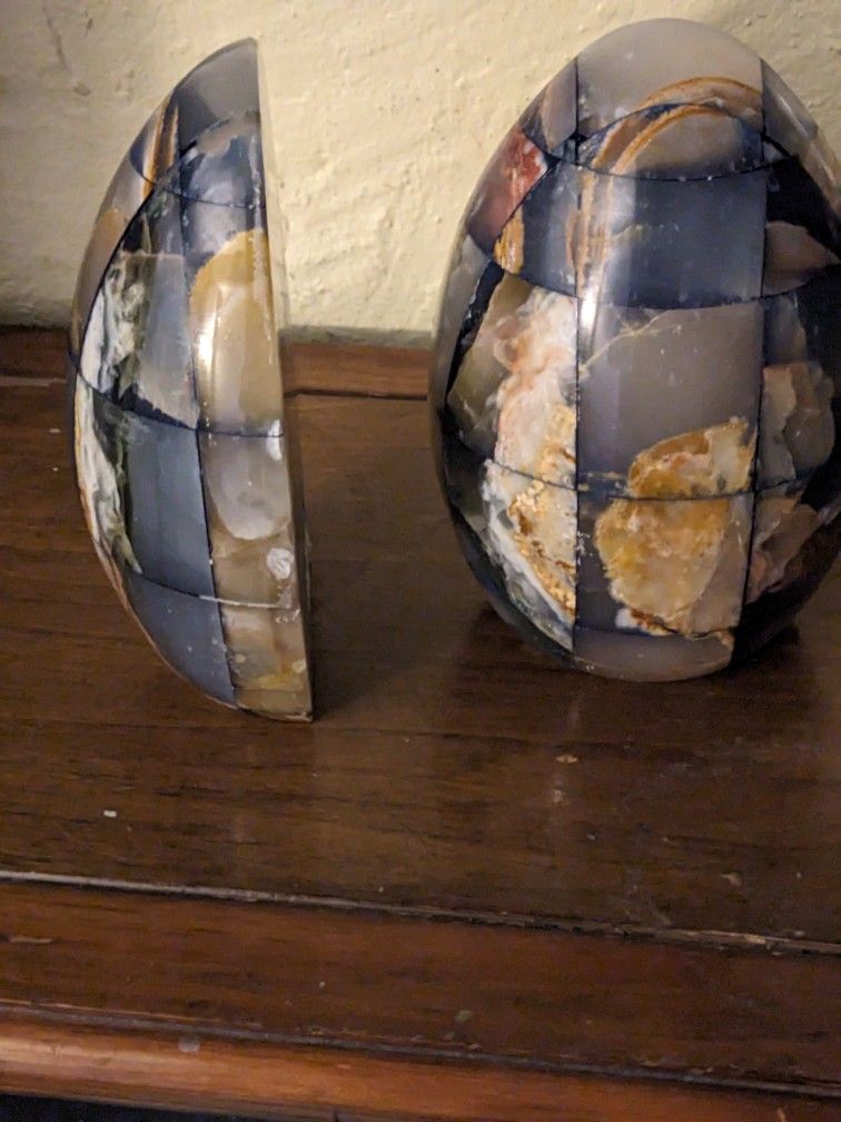 Geod Beautiful . Piece, Book Ends,.Easter.Egg. Center Piece Etc